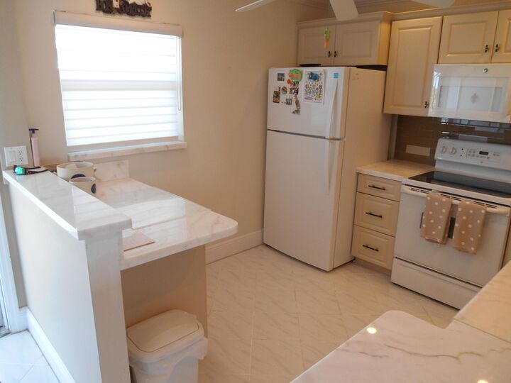 Property Photo: 2615 NE 1st Court 406 FL 33435