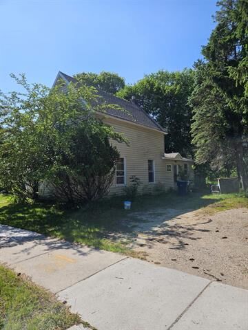 Property Photo:  905 W Seventh Street  MI 49684 