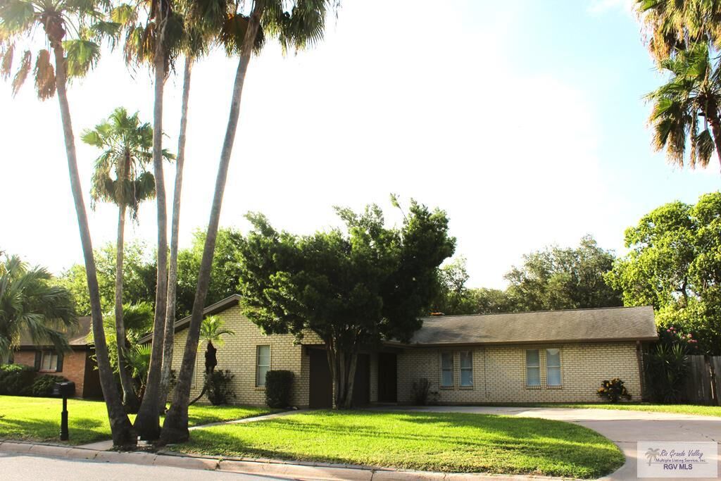Property Photo:  1209 E Williamson Ave  TX 78550 