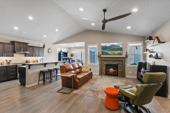 Property Photo:  1819 S Donwood St  WA 99016 