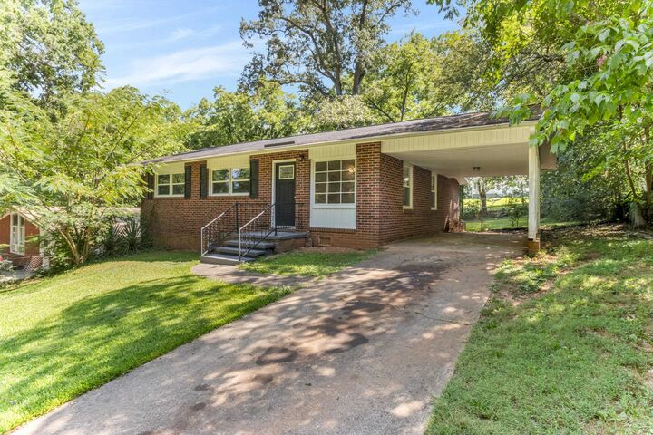Property Photo:  202 Lakeview Drive  SC 29340 