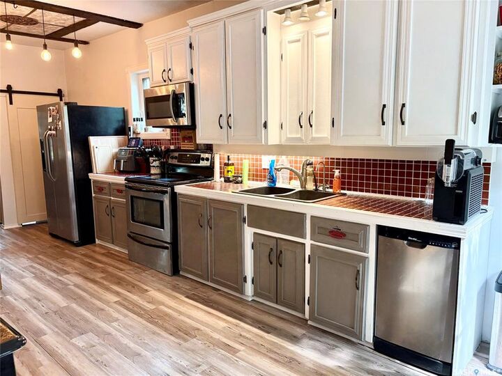 Property Photo: 67 Sixth Avenue N SK S3N 0X7