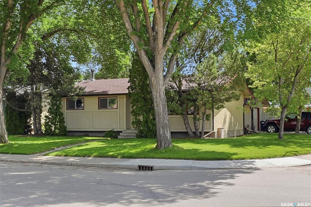 Property Photo:  2145 37th Street W  SK S7L 4E6 