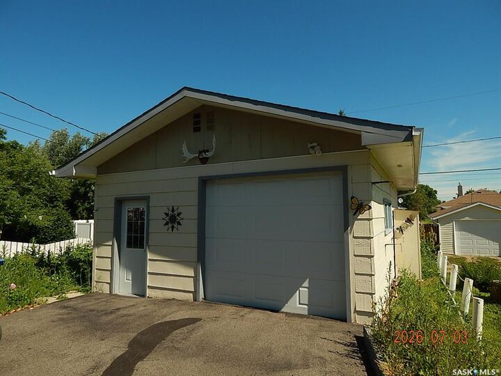 Property Photo: 508 6th Avenue W SK S0H 0B0
