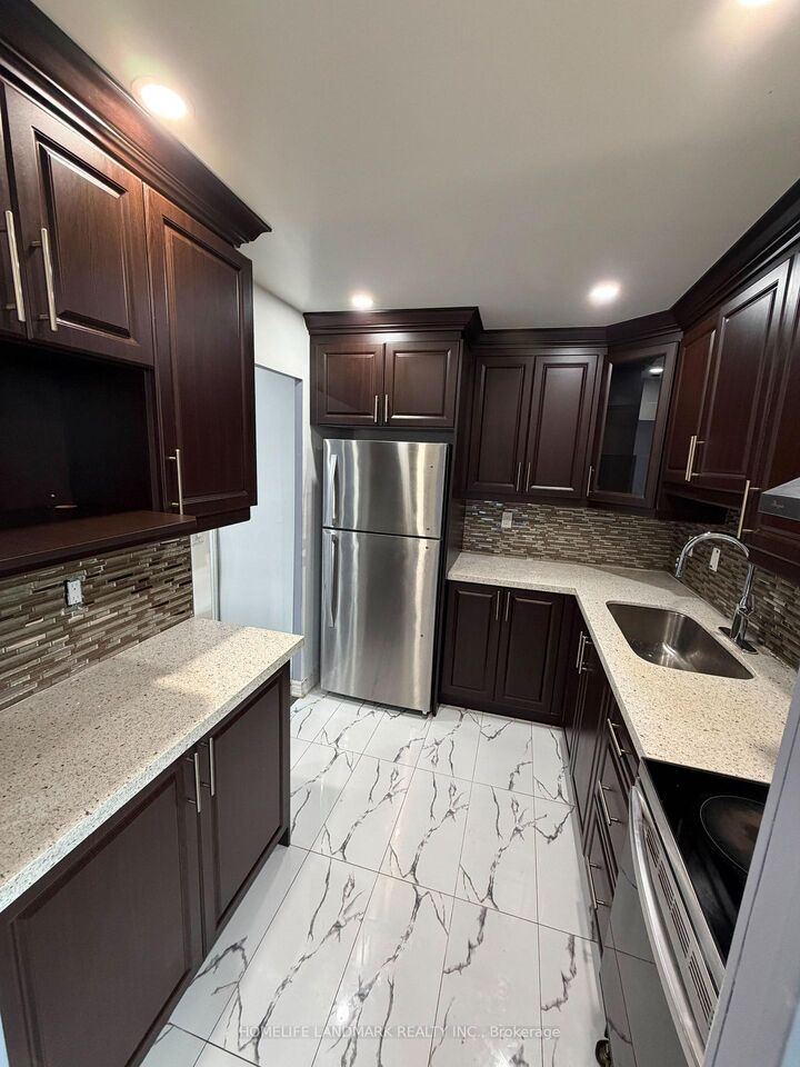 Property Photo:  180 Markham Road 1703  ON M1M 2Z9 