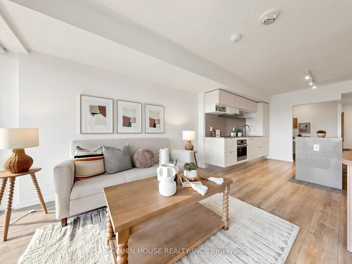 Property Photo: 8 Hillsdale Avenue E 735 ON M4S 0B2