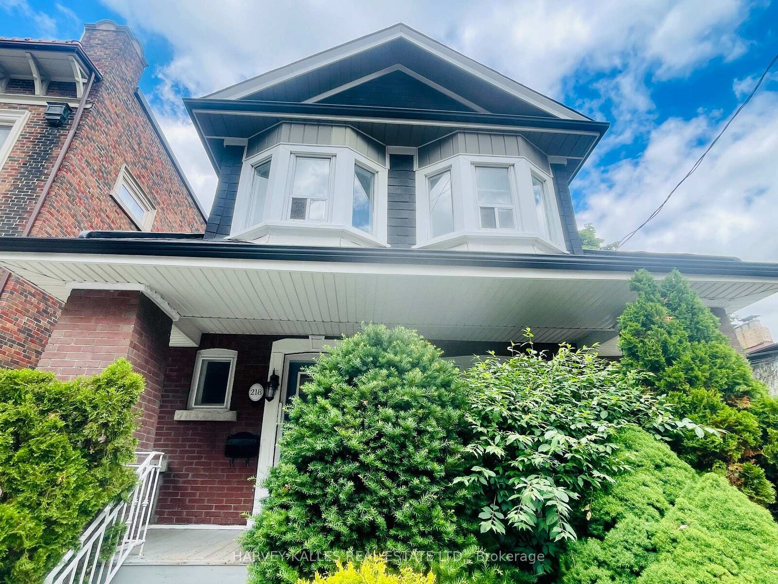Property Photo: 218 Heath Street W 2nd Flr Unit B ON M5P 1N7