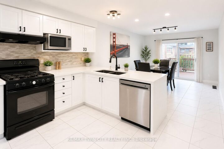 Photo de la propriété: 212 Colton Circle ON N2A 4K2
