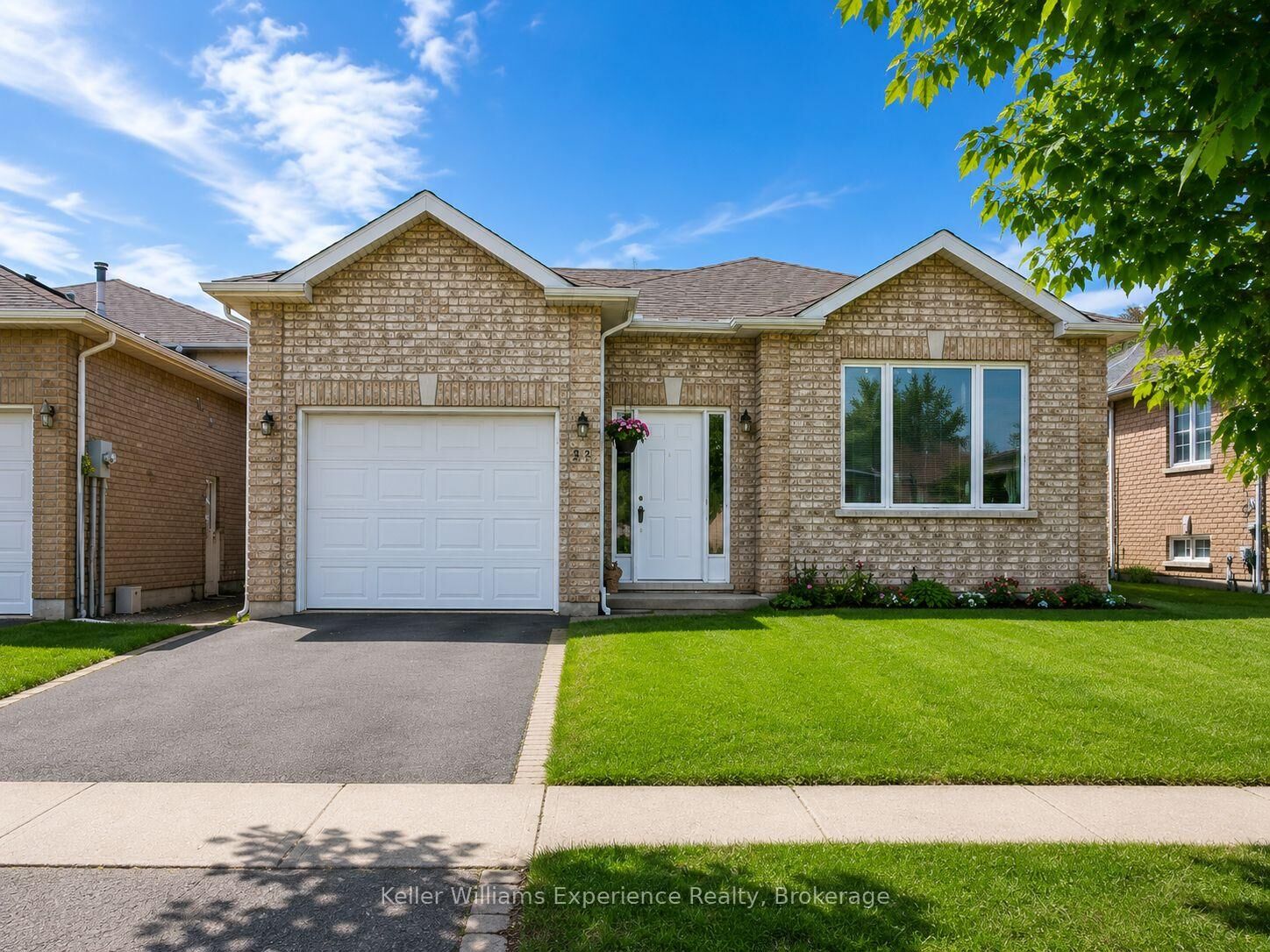 Property Photo: 16 Nicole Marie Avenue B ON L4M 6Y8