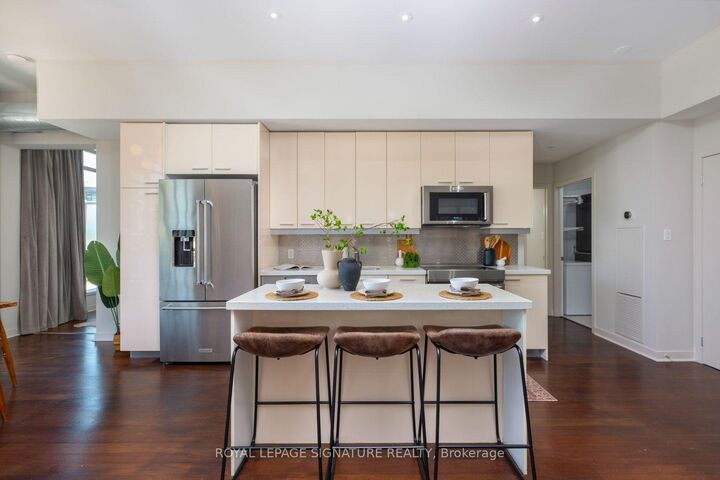Property Photo: 52 Sumach Street 402 ON M5A 3J7