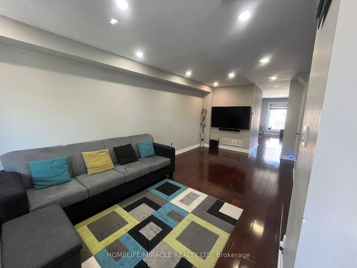 Property Photo: 29 Hummingbird Drive ON M1X 1W8