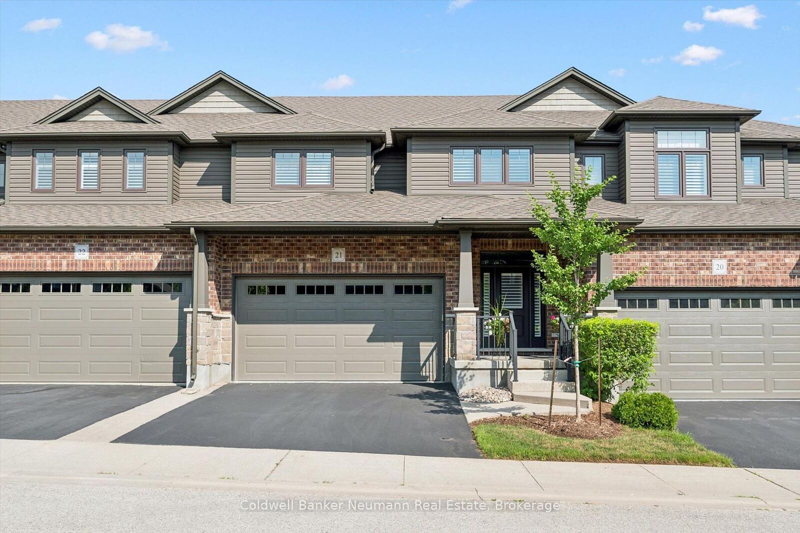 Property Photo:  254 Gosling Gardens 21  ON N1L 0M4 