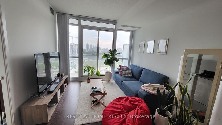 Property Photo:  121 McMahon Drive 2211  ON M2K 0C1 