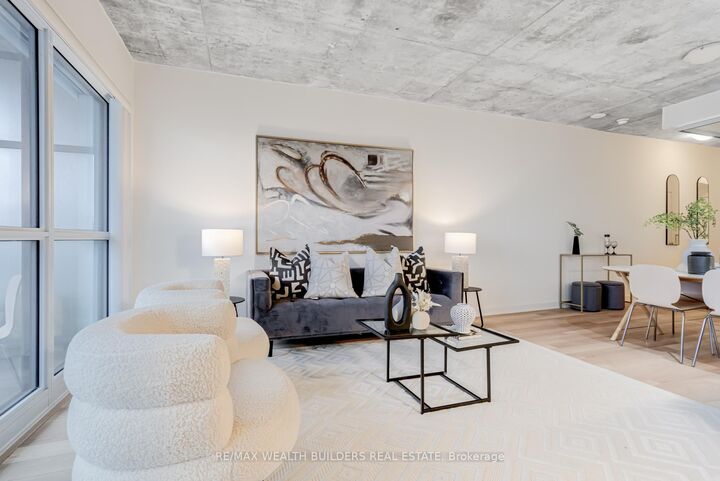 Property Photo:  210 Simcoe Street 1706  ON M5T 2W5 