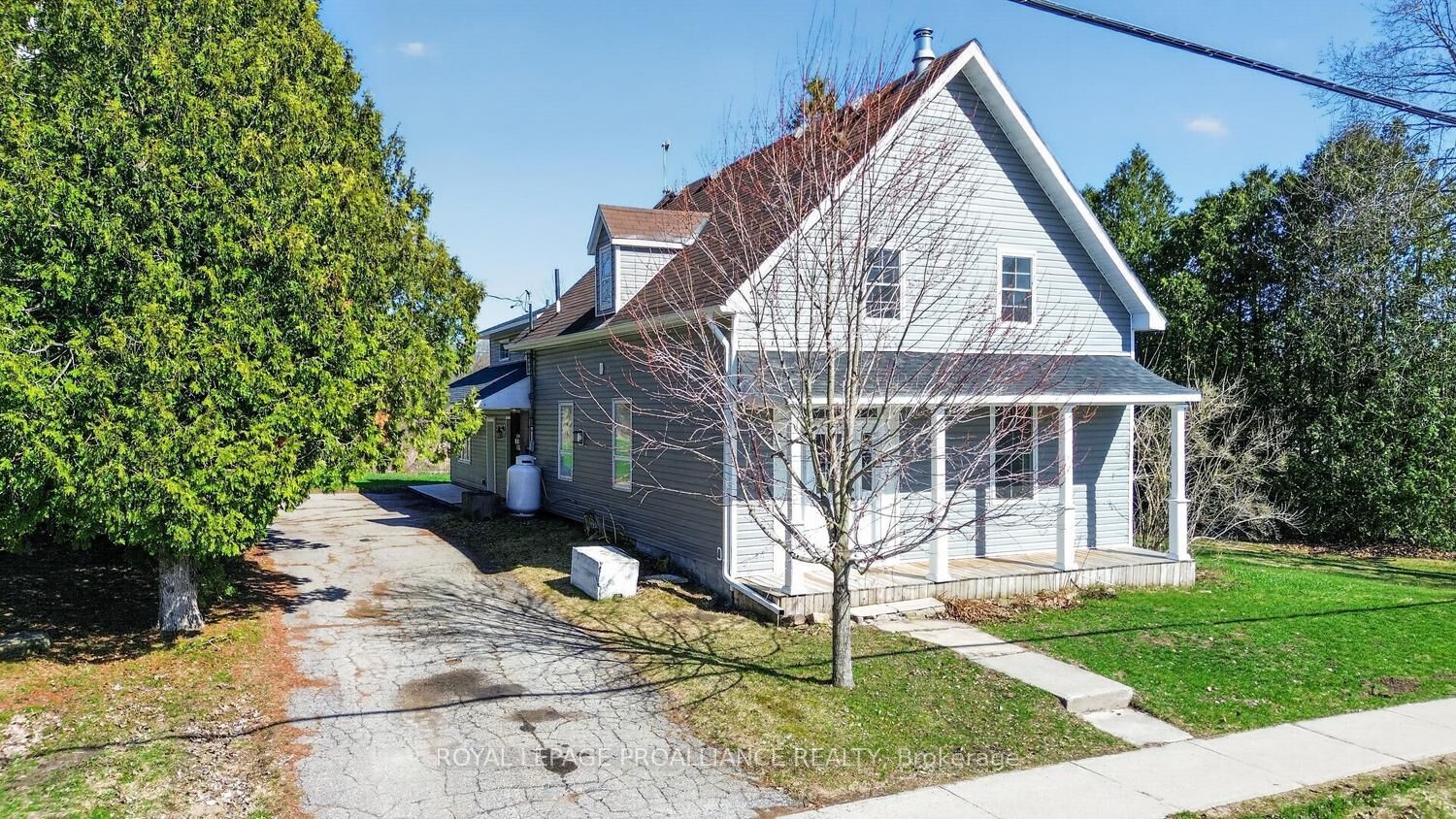 Property Photo:  13 King Street  ON K0E 1G0 