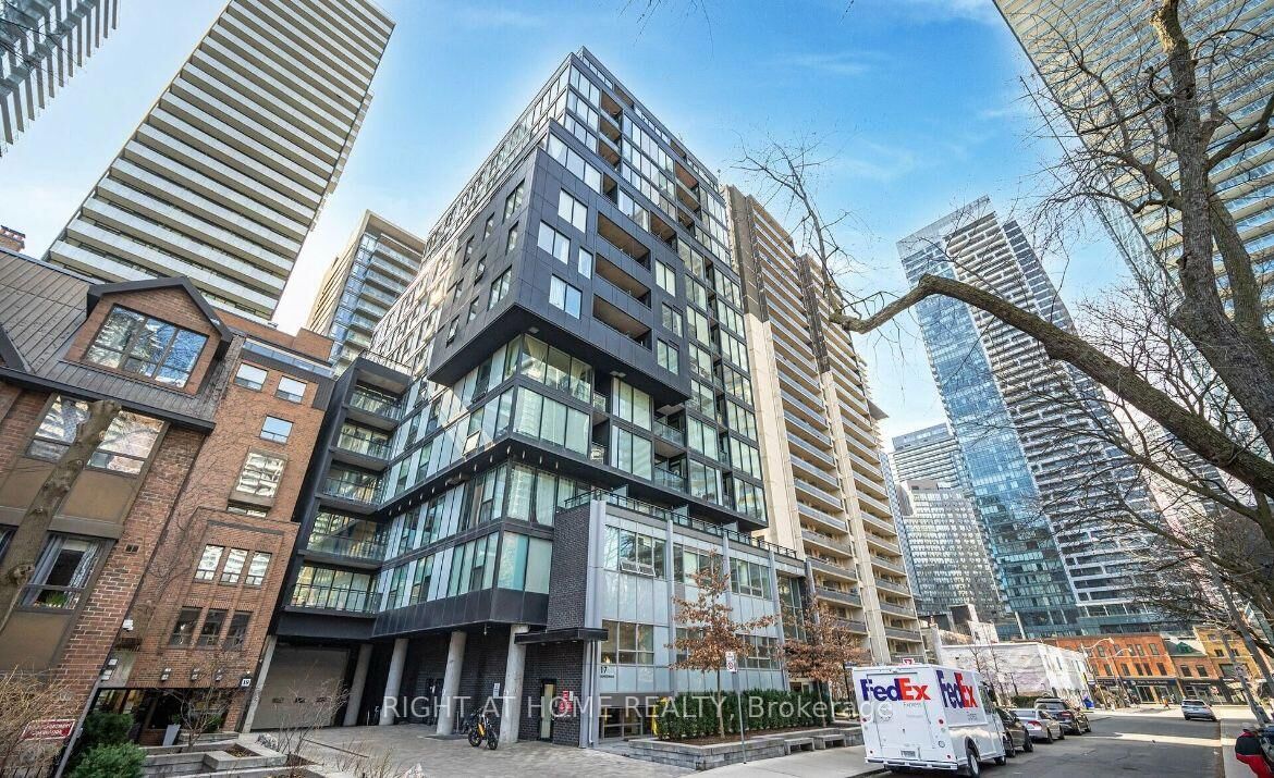 Property Photo: 17 Dundonald Street 403 ON M4Y 0E4