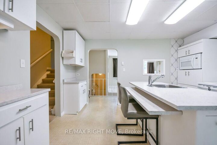 Property Photo:  94 Fittons Road E  ON L3V 2J5 