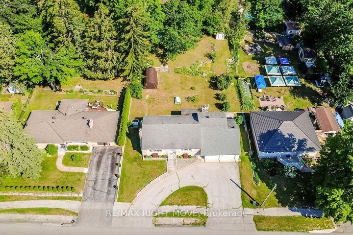 Property Photo: 94 Fittons Road E ON L3V 2J5