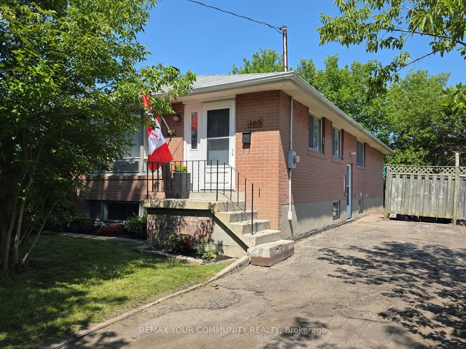 Property Photo:  163 Durham Street  ON L1J 5R1 