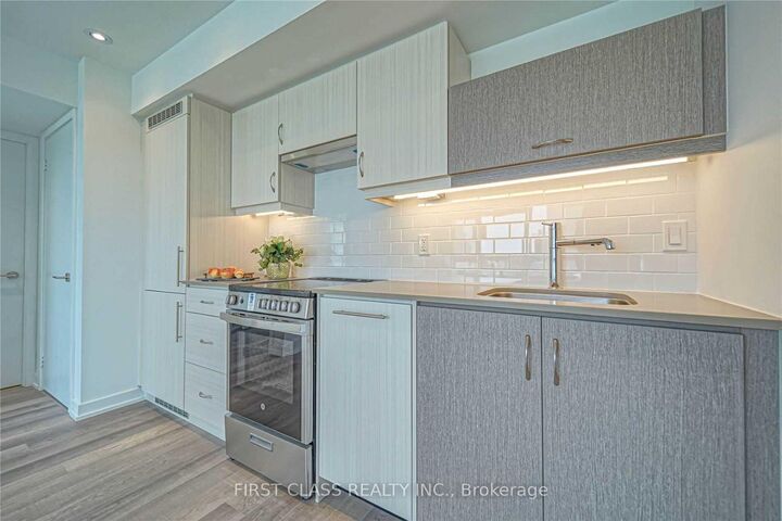 Property Photo:  181 Huron Street 805  ON M5T 0C1 