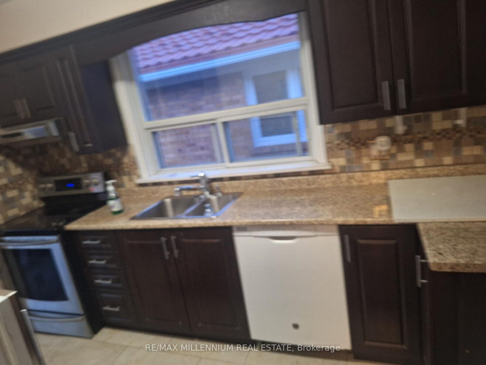 Photo de la propriété: 5 Brewton Road ON M1G 1W2