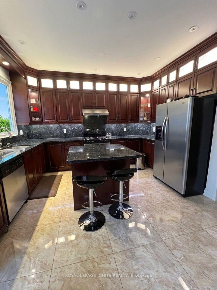 Property Photo:  35 Waite Crescent  ON L4A 0B5 
