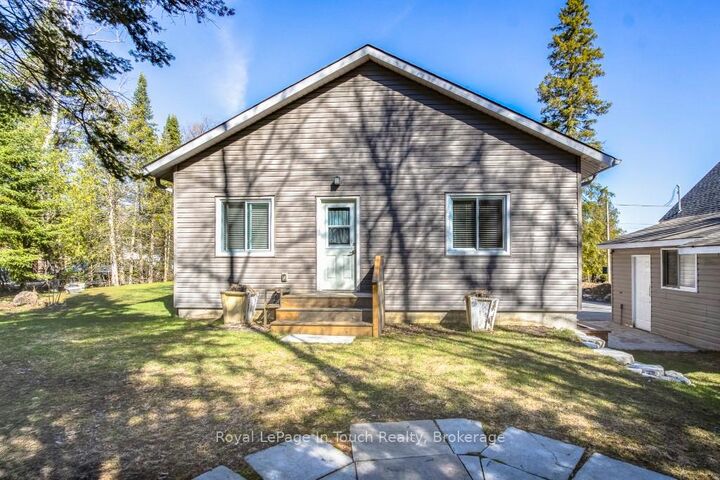 Property Photo: 31 Earldom Boulevard ON L0K 1R0