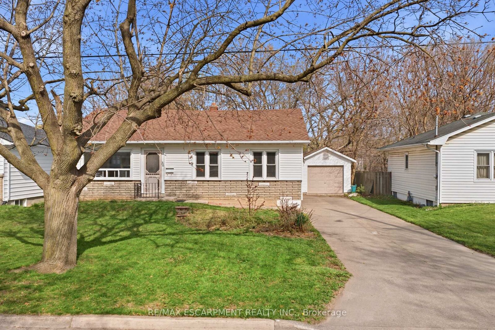 Property Photo: 36 Woodelm Drive ON L2M 4N3