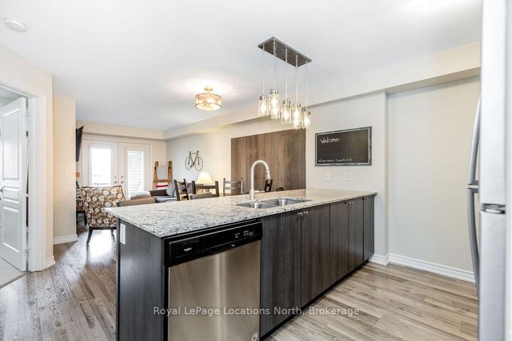 Photo de la propriété:  4 Cove Court 104  ON L9Y 0Y6 