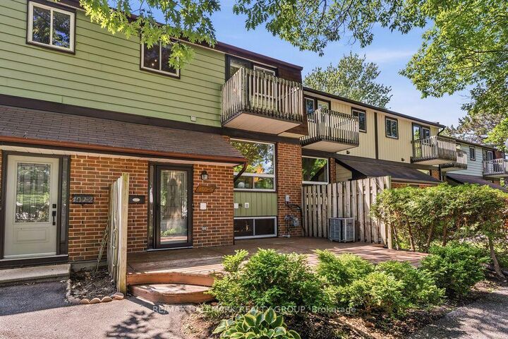 Property Photo:  409 Montfort Street 4  ON K1L 8G8 