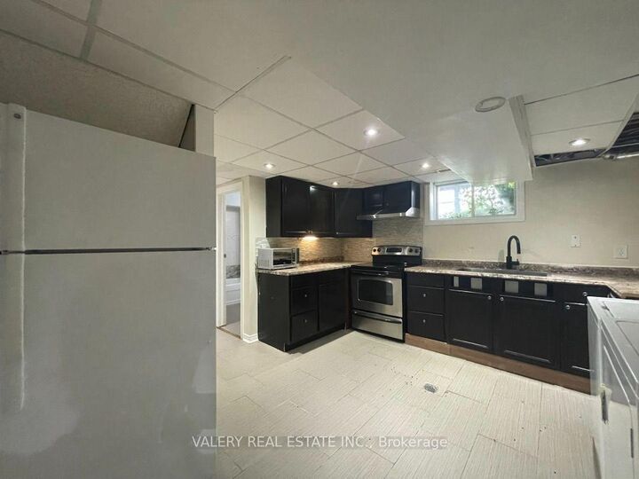 Property Photo:  73 Hickling Trail 2  ON L4M 5S7 