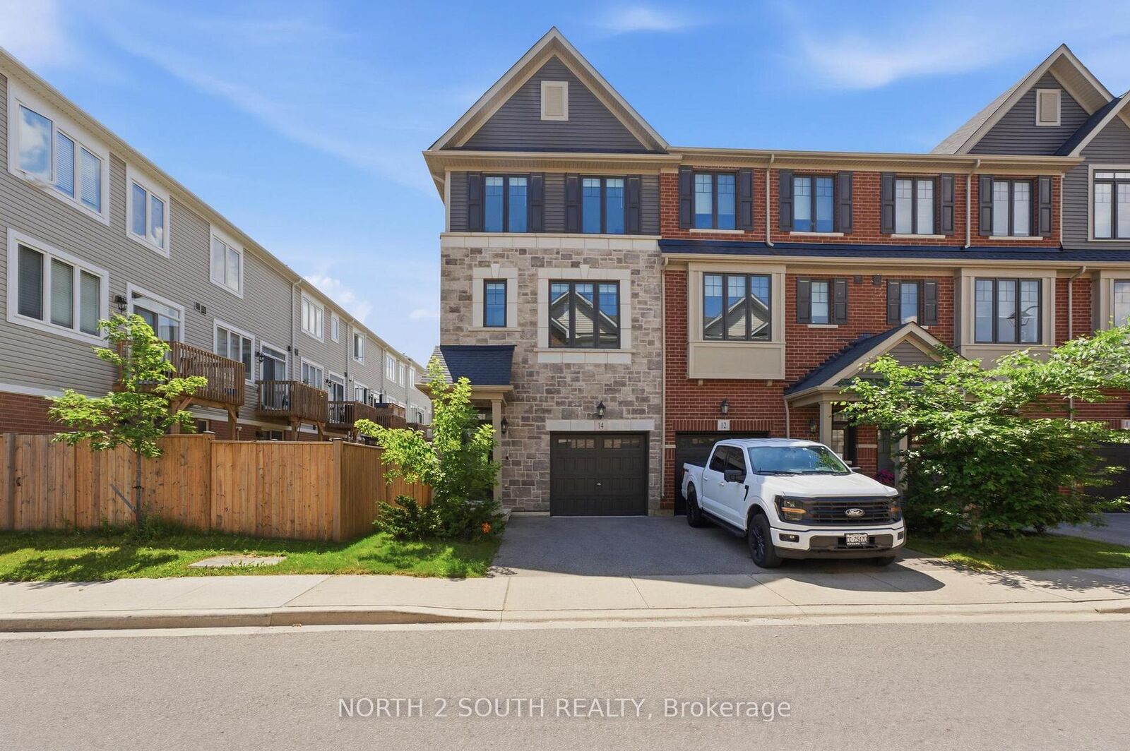 Photo de la propriété:  14 Snowberry Lane  ON L8K 0A4 