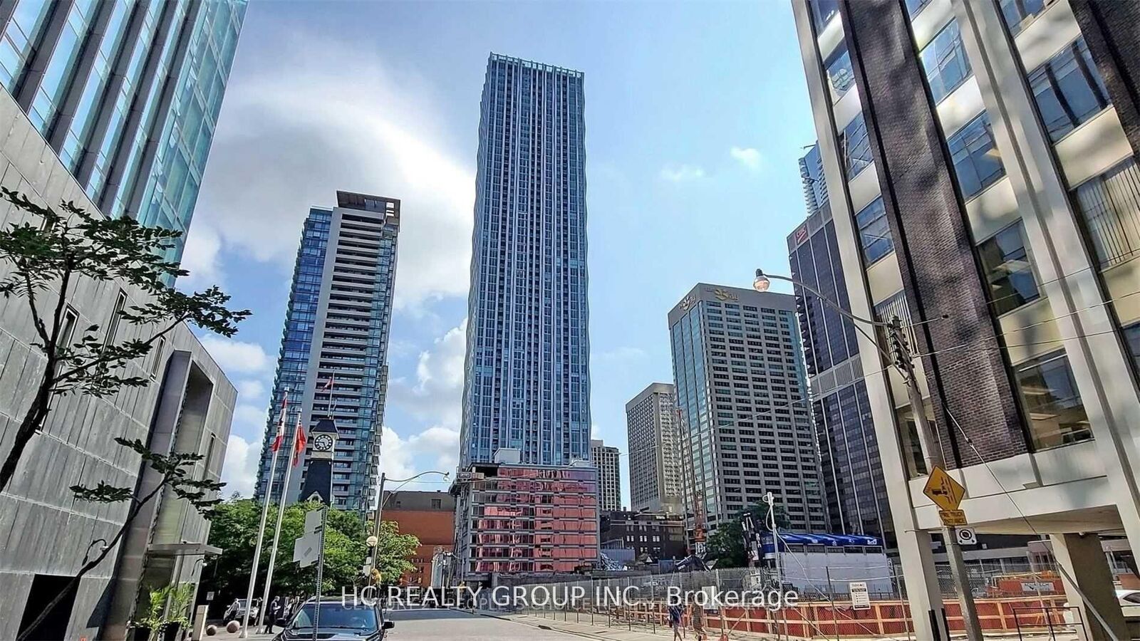 Property Photo:  1 Yorkville Avenue 2701  ON M4W 0B1 