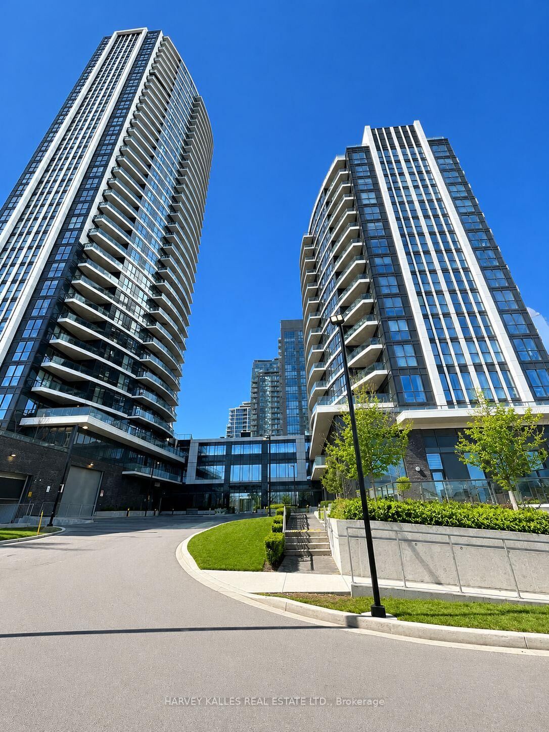 Property Photo: 65 Watergarden Drive 1310 ON L5R 0G9