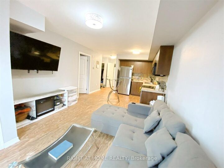 Property Photo: 13 Cheltenham Road 8 ON L4M 0E7