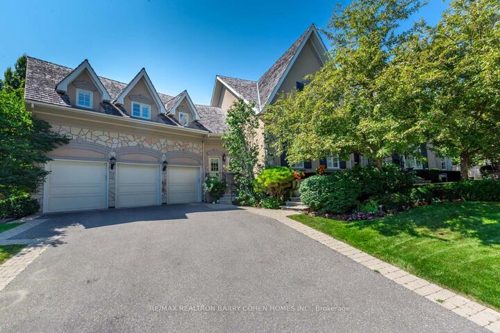 Property Photo: 17 Bayview Ridge ON M2L 1E3