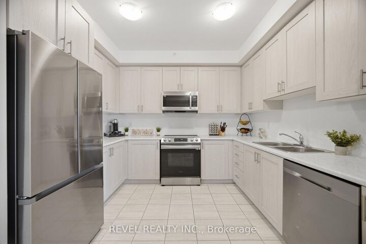 Property Photo:  5 Hamilton Street N 214  ON L8B 2A4 