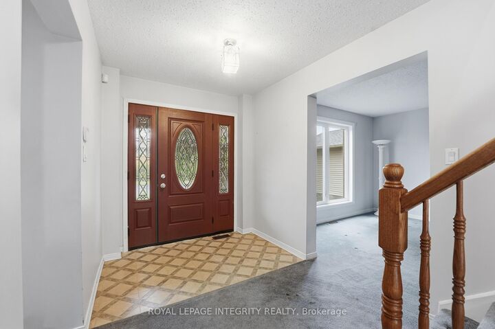 Property Photo:  2133 Lenester Avenue  ON K2A 4A9 