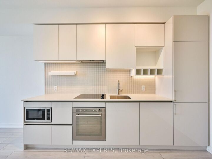 Property Photo:  950 Portage Parkway 5910  ON L4K 0J7 