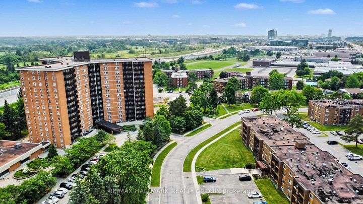 Property Photo: 2000 Jasmine Crescent 1417 ON K1J 8K4