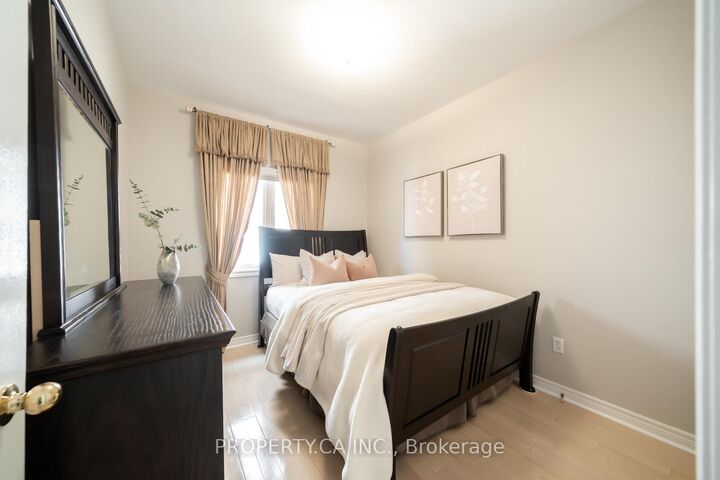 Property Photo: 1143 Carding Mill Place ON L5W 1C4
