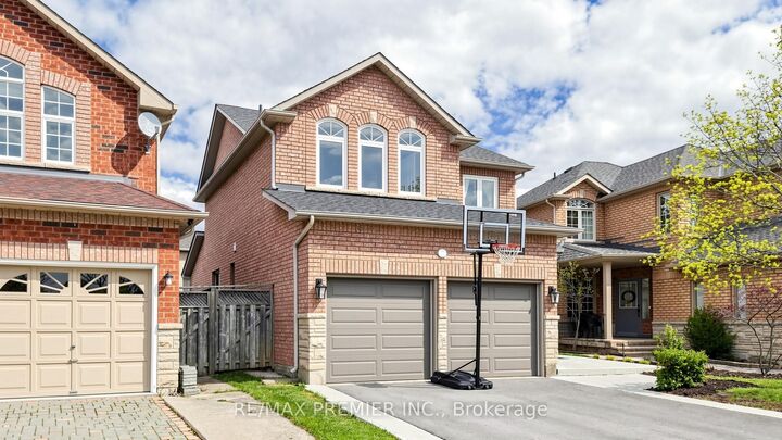 Property Photo: 6 Terrastone Court ON L7E 2H1