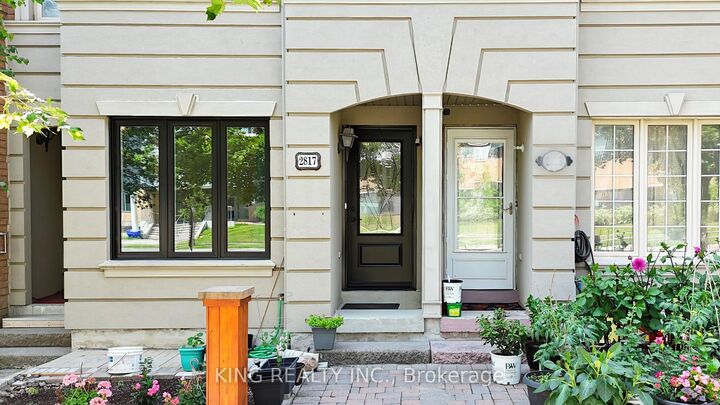 Property Photo: 2817 Bur Oak Avenue ON L6B 1E2