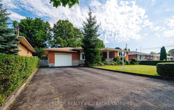 Property Photo:  620 Scott Street  ON L2M 3X8 