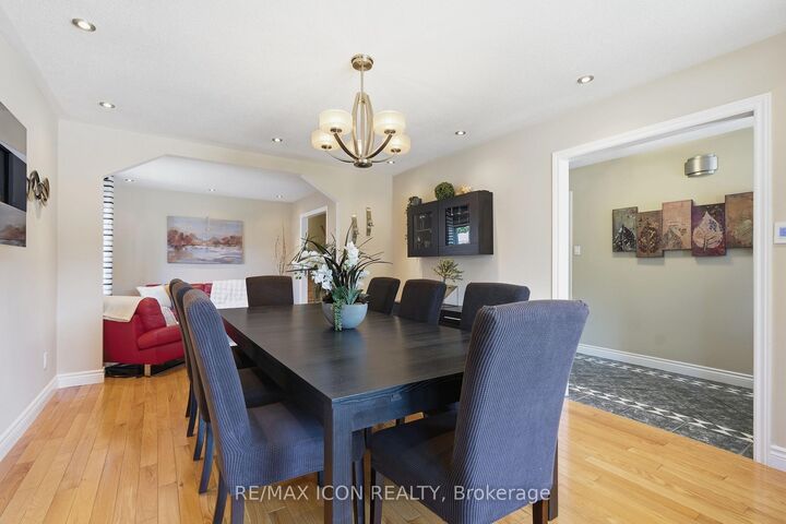 Property Photo: 66 Ashley Crescent ON N6E 3P7