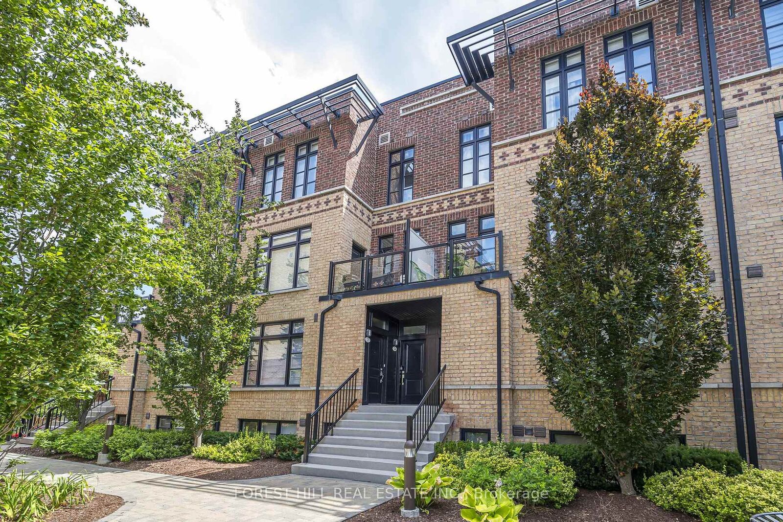 Property Photo: 8169 Kipling Avenue 28 ON L4L 0G4