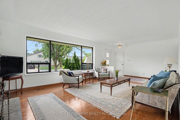 Property Photo:  11 Marshall Avenue  ON L8T 1W9 