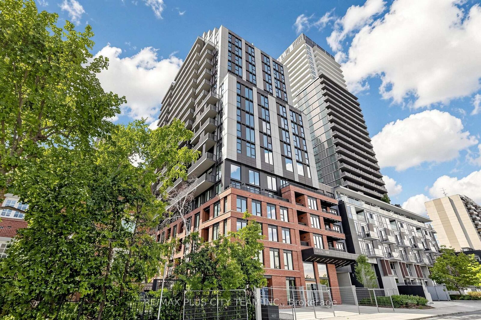 Property Photo: 109 Erskine Avenue 509 ON M4P 0G6