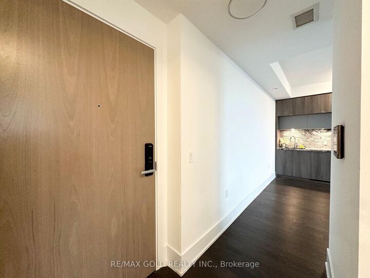 Property Photo:  585 Bloor Street 3515  ON M4W 0B3 