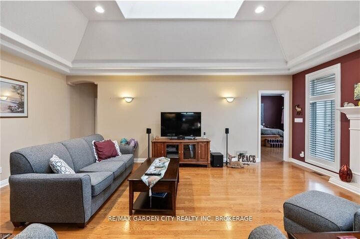 Property Photo:  100 Thorold Road E  ON L3C 7A6 